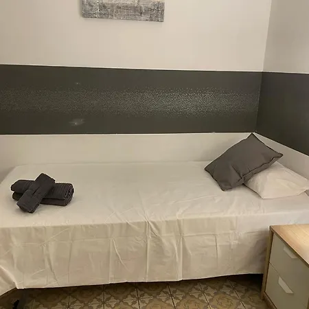 Des Artistes Hostel