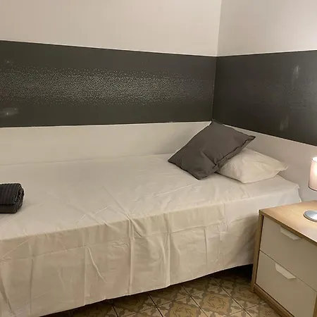 Hostel Des Artistes *