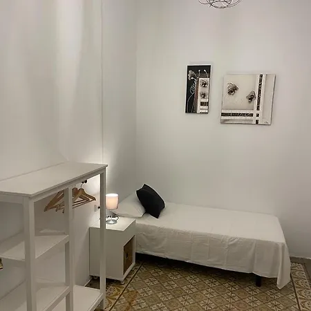 Des Artistes Hostel
