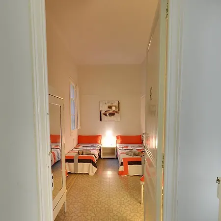 Des Artistes Hostel