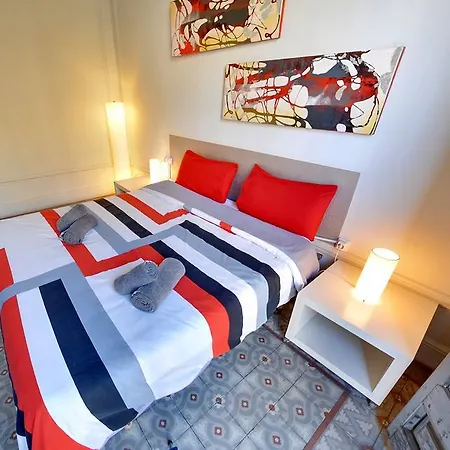 Des Artistes Hostel *