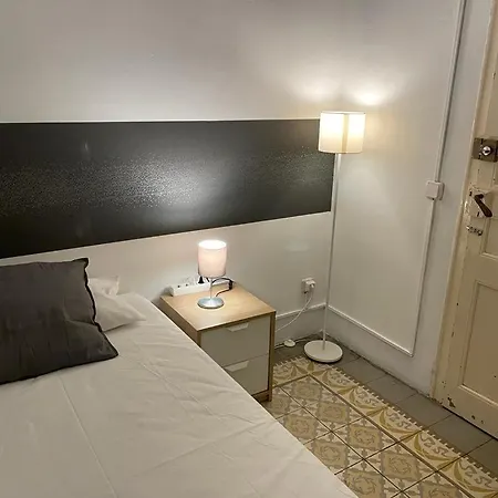 Des Artistes Hostel