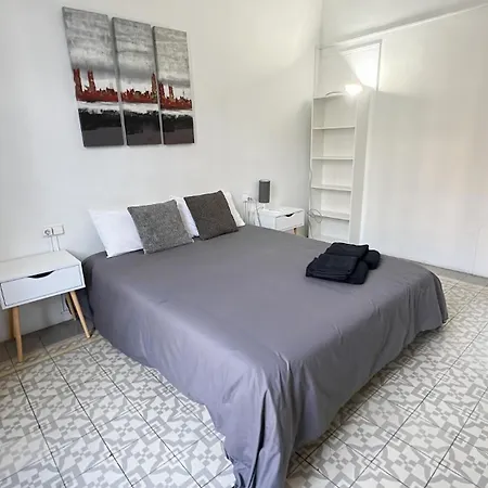 Des Artistes Hostel