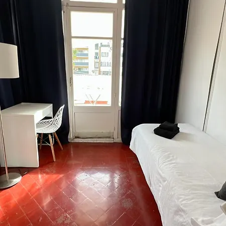 Des Artistes Hostel *